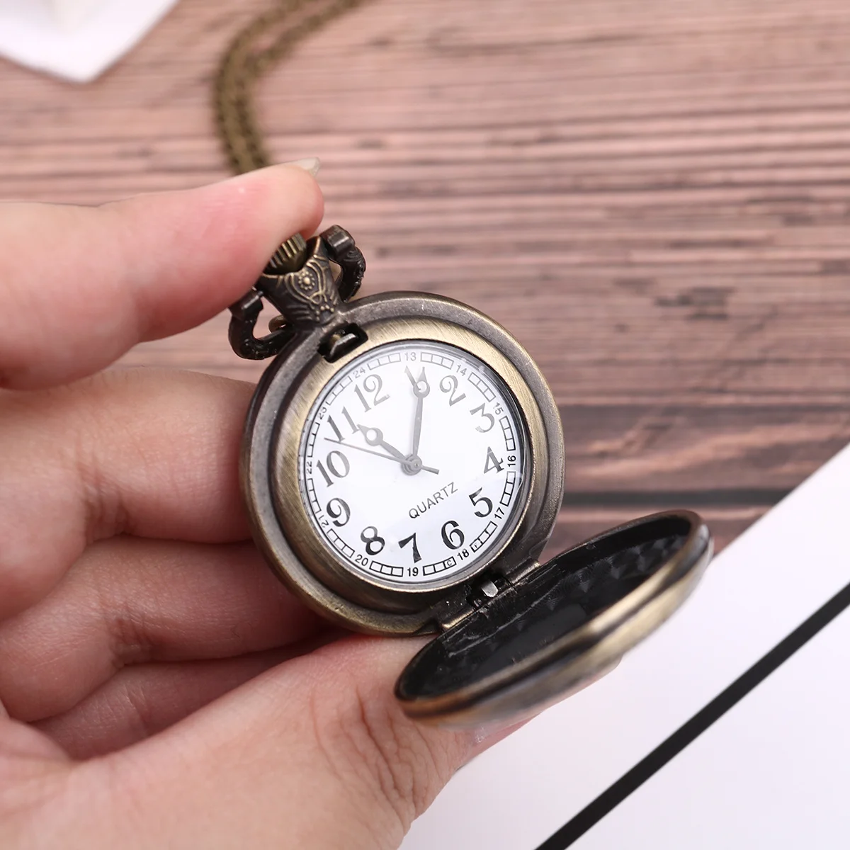 ساعة جيب كلاسيكية بتصميم كلاسيكي بني، قلادة وقت دقيق للعمل لإكسسوارات قلادة هدايا الحفلات اليومية