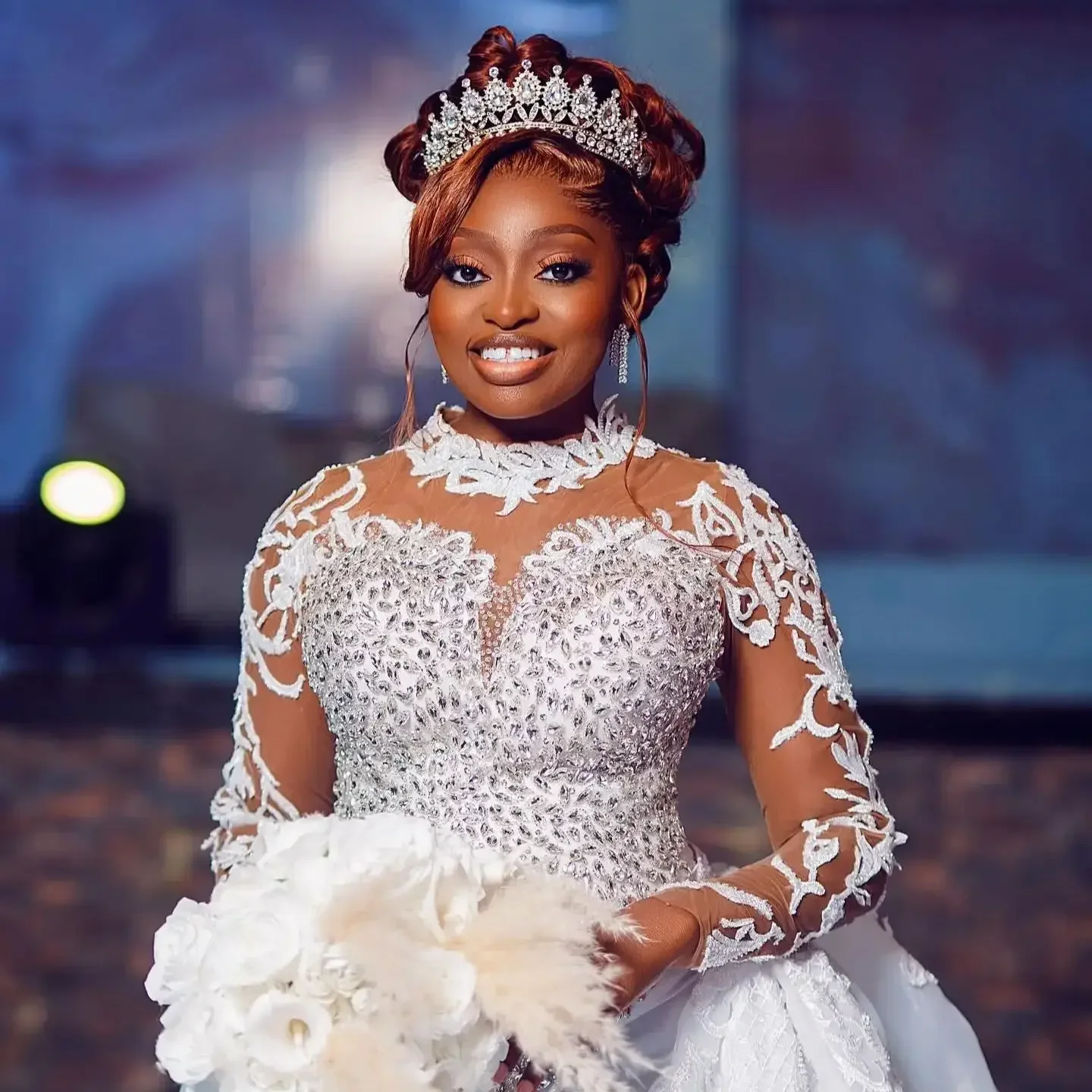 高級麻生海老ホワイトマーメイドクリスタルビーズ女性のウェディングドレスセクシーな透明な袖取り外し可能なブライダルドレスカスタマイズ