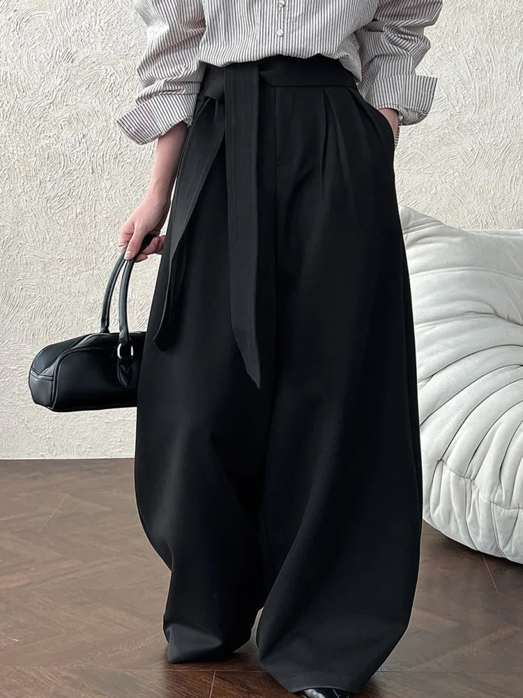 WHTREND Pantaloni a gamba larga tridimensionali con cinturino firmato per donna Autunno Nuovi pantaloni lunghi casual a gamba dritta WH1381