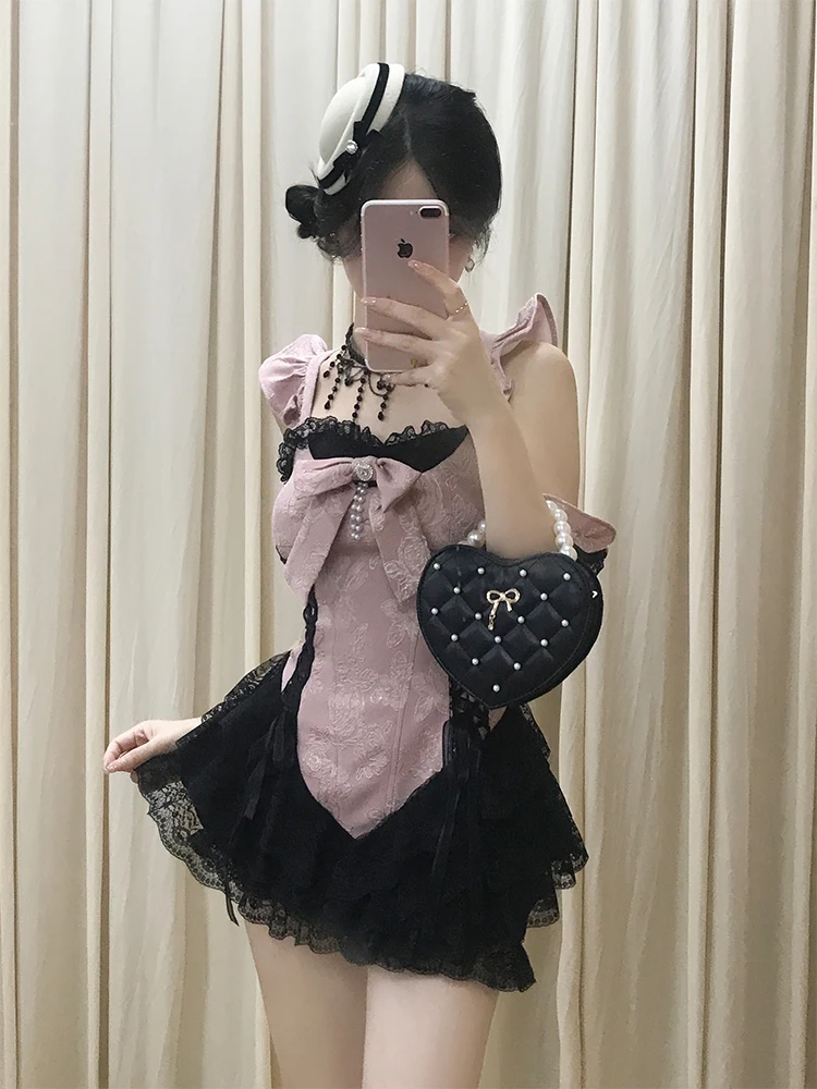 ชุดเซ็ตสองชิ้น เสื้อท่อนบนผ้าลูกไม้ซีทรูแต่งขอบลูกไม้ พร้อมกระโปรงบานผ้าลูกไม้  แฟชั่นฤดูร้อน 2025 สไตล์เซ็กซี่บริสุทธิ์