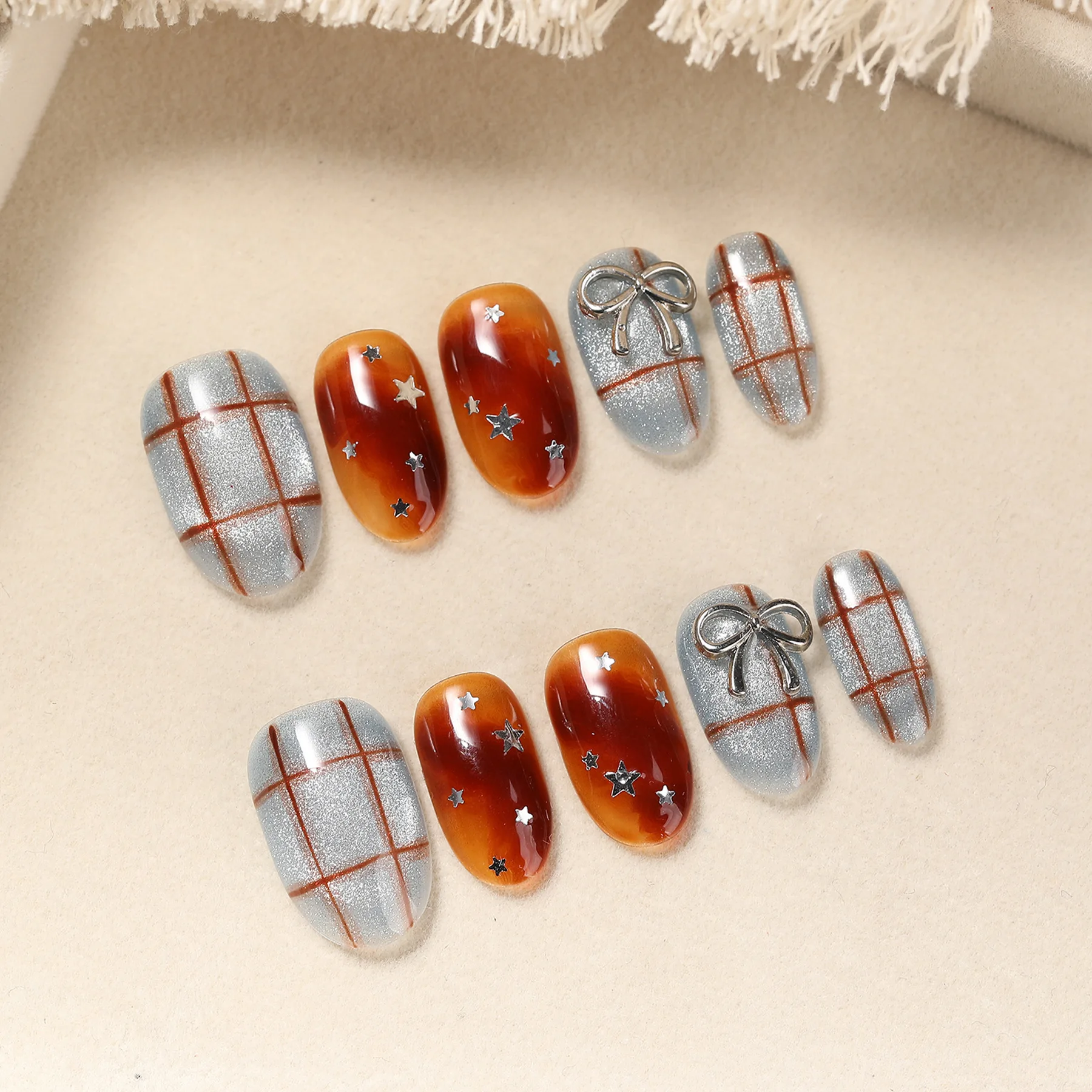 

10Pcs Handmade Nail Autumn/Winter Amber Gradient Cat's Eye Plaid and Star Designs Press-On Nail Tips Perfect for Gift To Women