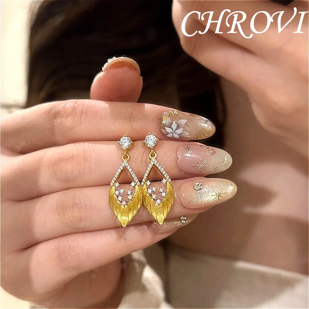 Exquisite Halskette mit einem Vintage-Gold-Federanhänger aus 925er Sterlingsilber, hochwertige Ohrringe mit Flügel- und Diamantverzierung, Anhänger für Damen. – Detail 13