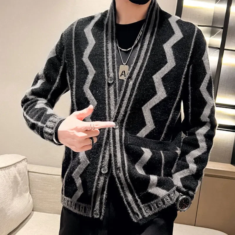 

Contrasting Stripes Men Cardigan Fashion Fall Winter Designer Cardigan Plus Size England Style Spliced Cardigan Knit Jacket