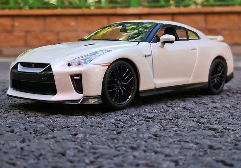 

1/24 New Arrival Special Price Diecast Metal Japanese Classic 2017 R35 God Of War Sports Car Model Furniture Display Toys