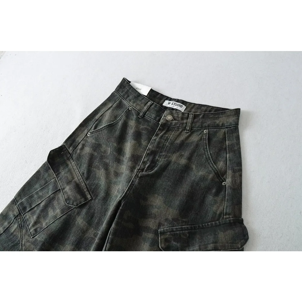 Cool and Chic Women Camouflage Cargo Pants with Flap Patch Pockets at Leg and Back Vintage American Style Casual Pants for Women
