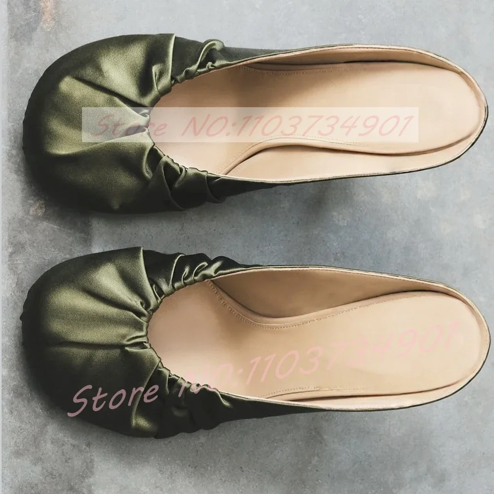 Plissierte grüne Satin-Stiletto-Slipper für Damen, flache Außensohle mit Steinmuster, runde Zehenpartie, High Heels, stilvolle, sexy Slipper für Damen