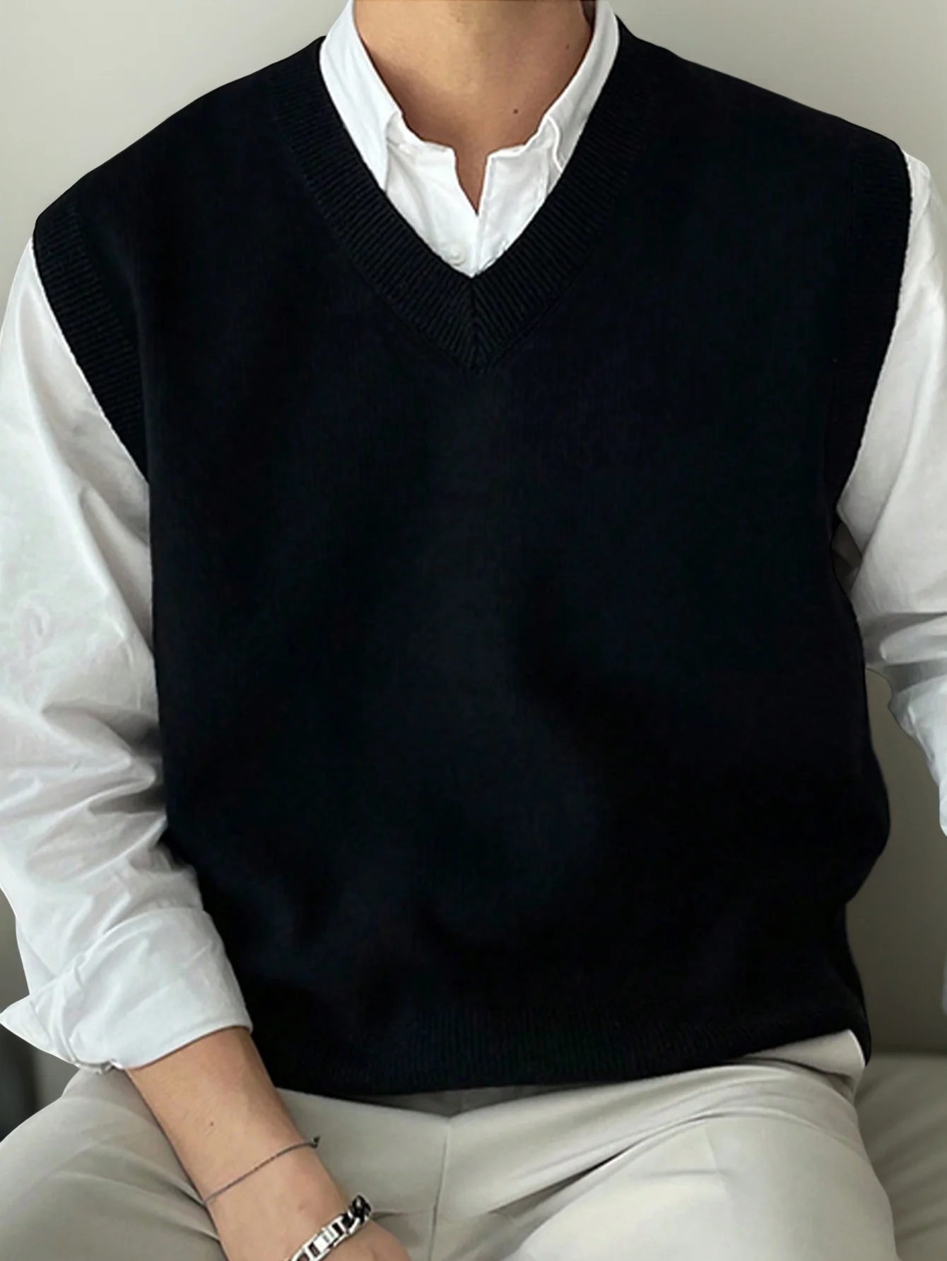 

Men's V-Neck Knit Sweater Vest, Solid Black, Slim Fit, Casual Layering Top for Fall Winter