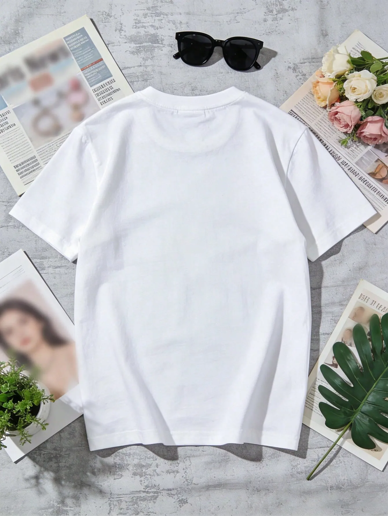 1pc Women' Winking Face Smile Print White TShirt Crew Neck Casual Tee Medium Stretch Fabric Regular Fit for Female Ladies for