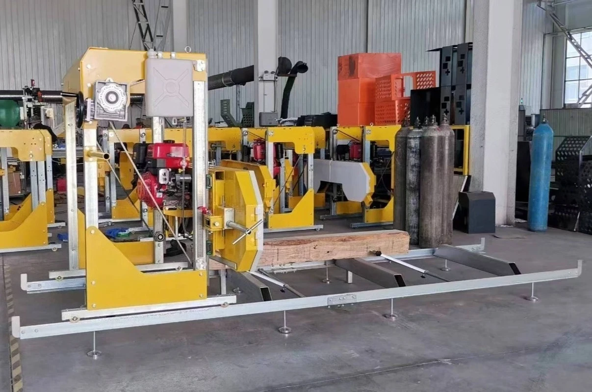 

Gasoline Powered Horizontal Band Saw Gantry Machine Trailer Mounted Portable Log Cutting