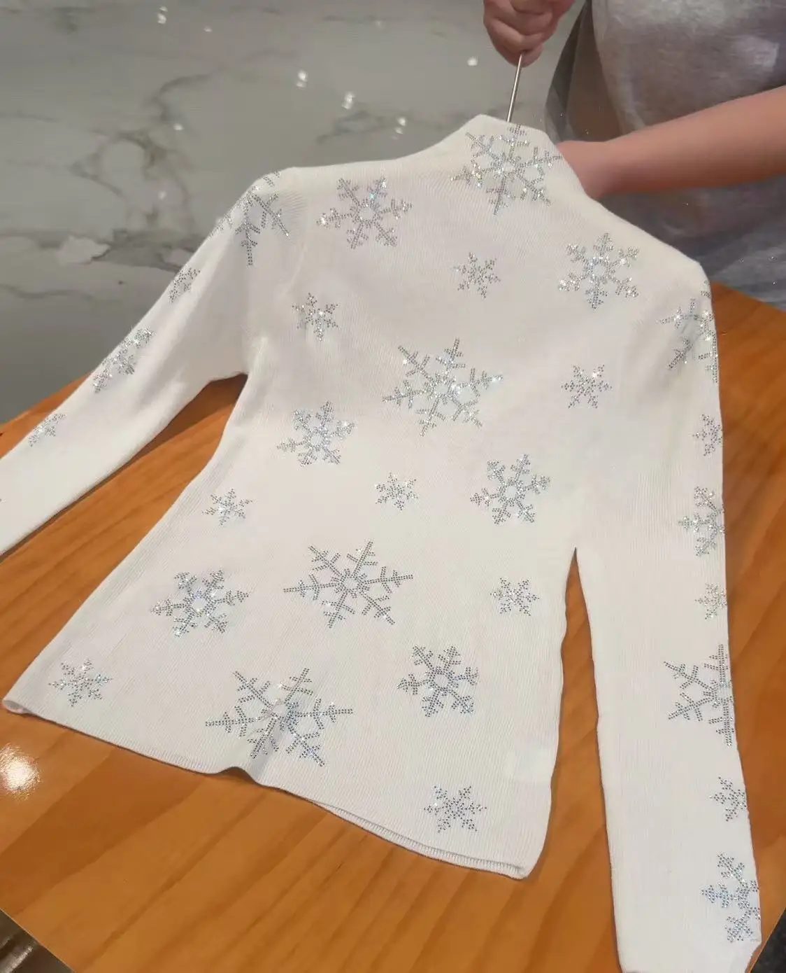 

Роскошный стиль с бриллиантами, водолазка с горячим сверлением, тонкий белый свитер для женщин, осенне-зимний трикотаж, пуловеры, верхняя одежда