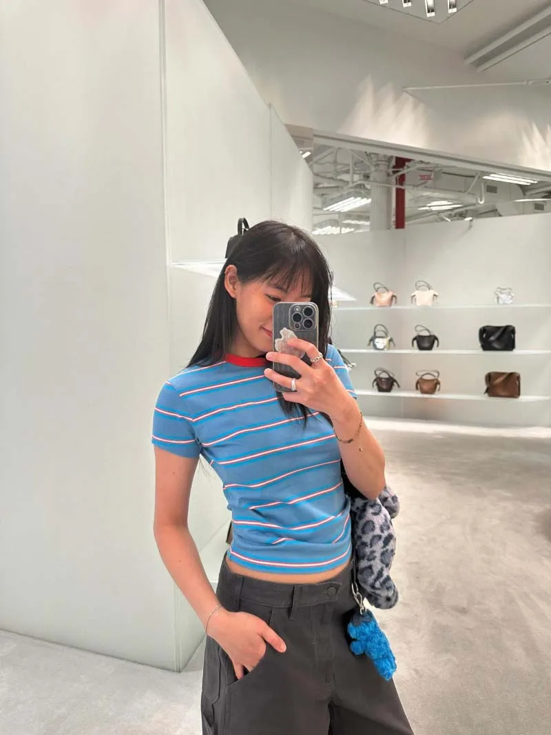 Minimalist style women's T-shirt, fashionable and casual, versatile, color blocking striped short sleeved pullover, looks slim