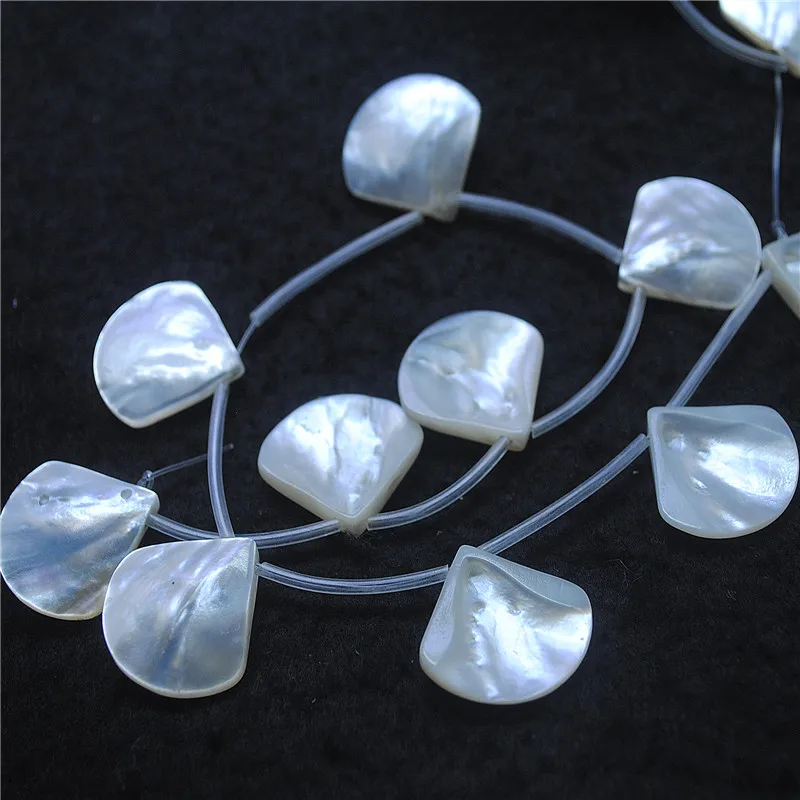 

10PCS Natural Seawater Shell Strings 25X25MM White Colors For Women Necklace Making Beads New Shape Jewelry Accessories