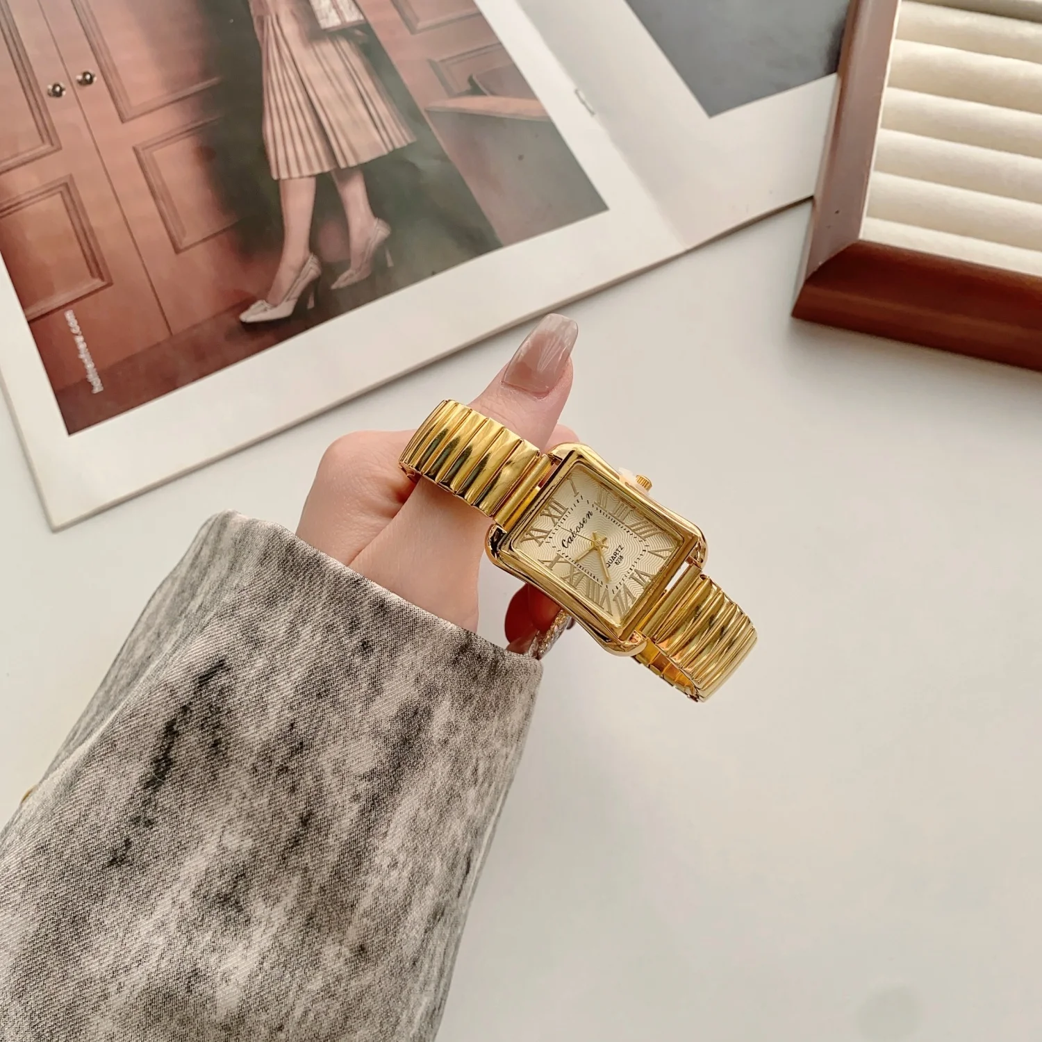 

Модные кварцевые часы с эластичным ремешком, элегантные женские часы с большим циферблатом и стразами, золотые наручные часы в стиле ретро, женские часы Reloj Mujer