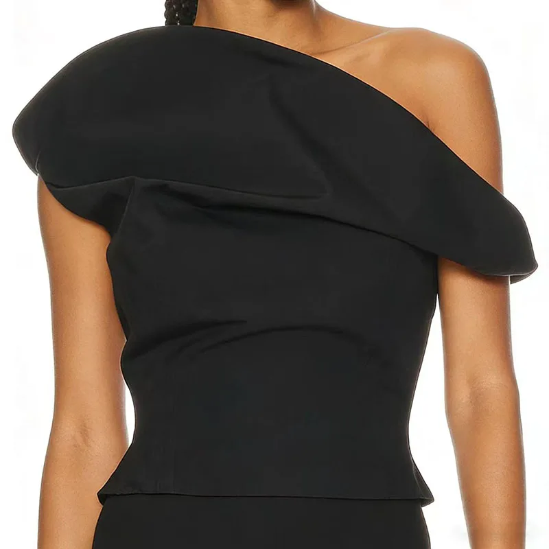 

A new 2026 early spring fashion, niche design, versatile and casual strapless top for women