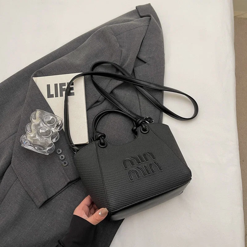 

Classic Designer Paris Fashion Large Capacity Diaper Bags Women'S Letter Logo Elegant Shoulder Bag Minimalist