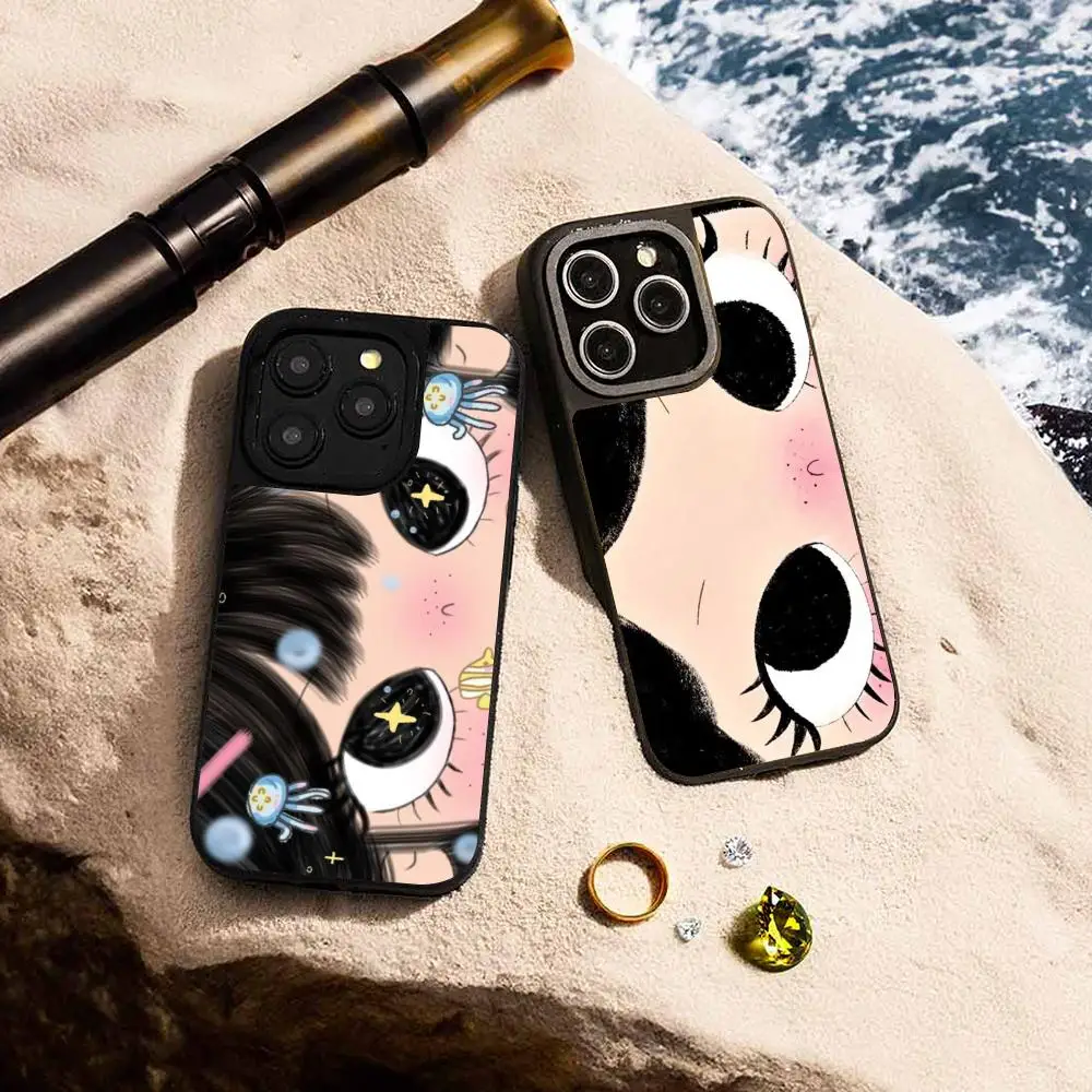 Чехол для телефона с дизайном милой девушки с большими глазами для iPhone 17, 16, 15, 14, 13, 12 Pro Max, защитный чехол из овчины с серебристой окантовкой Чехол для телефона с дизайном милой девушки с большими глазами для iPhone 17, 16, 15, 14, 13, 12 Pro Max, защитный чехол из овчины с серебристой окантовкой