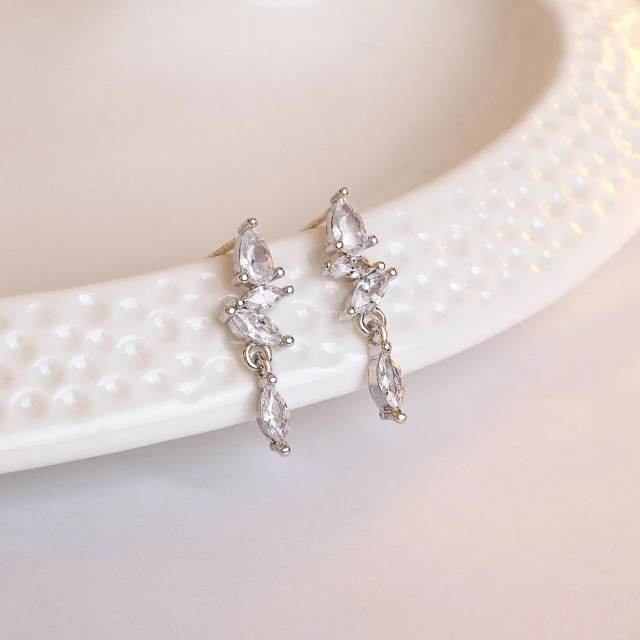 Elegant Gold Plated Zircon Tassel Earrings for Women Cross-Border Niche Style Fashionable Summer Copper Claw Stud Earrings