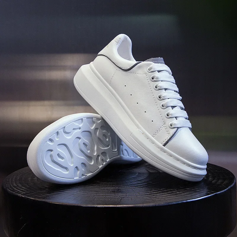 

Women's Shoes 2025 Winter Velvet Leather Casual Flat White Shoes Large Size 41-43 Women's Single Shoes Tide