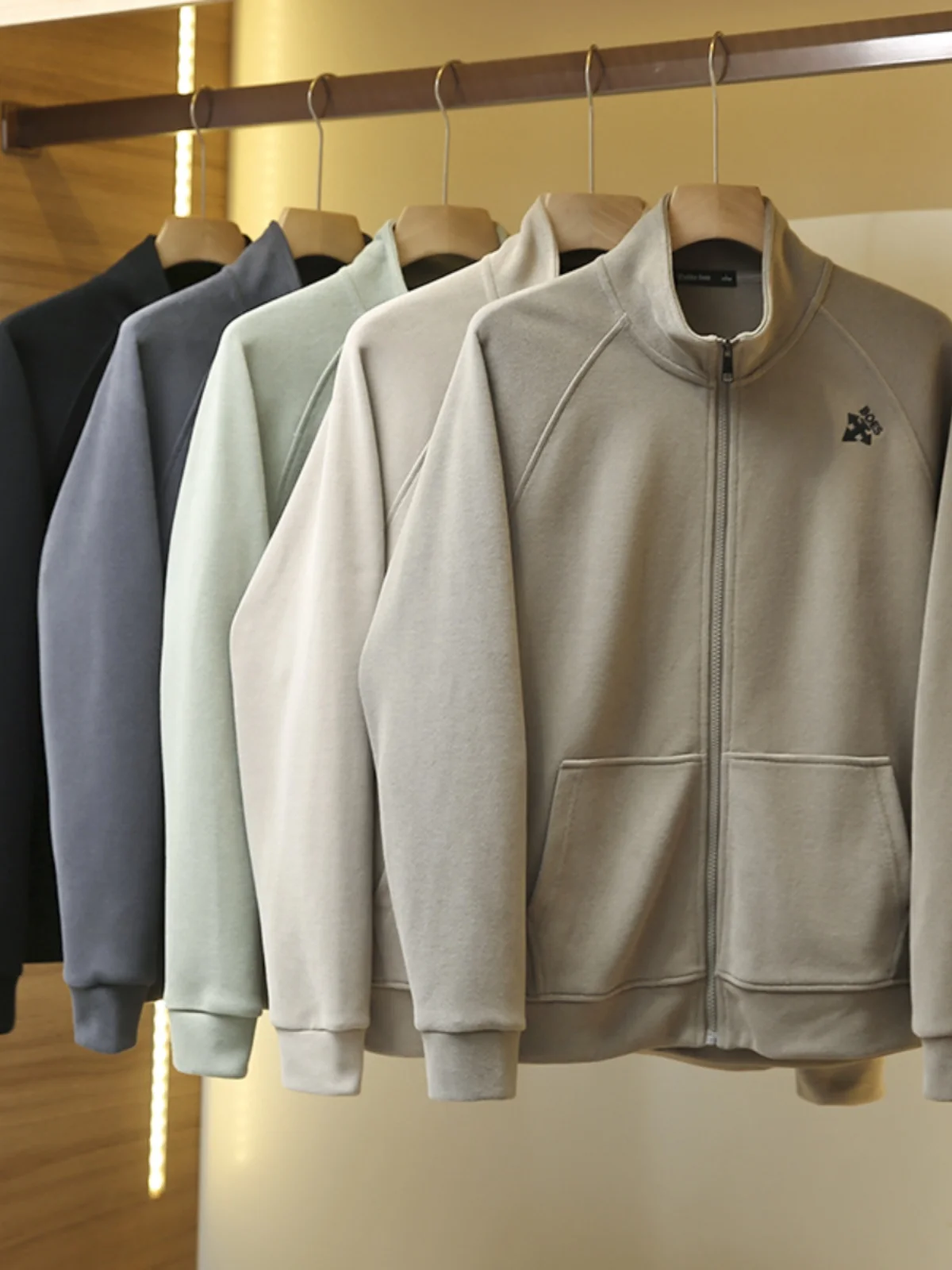 

Модная повседневная вязаная куртка для мужчин с воротником-стойкой и молнией, весенняя новинка, приталенный крой, городской стиль, длинный рукав