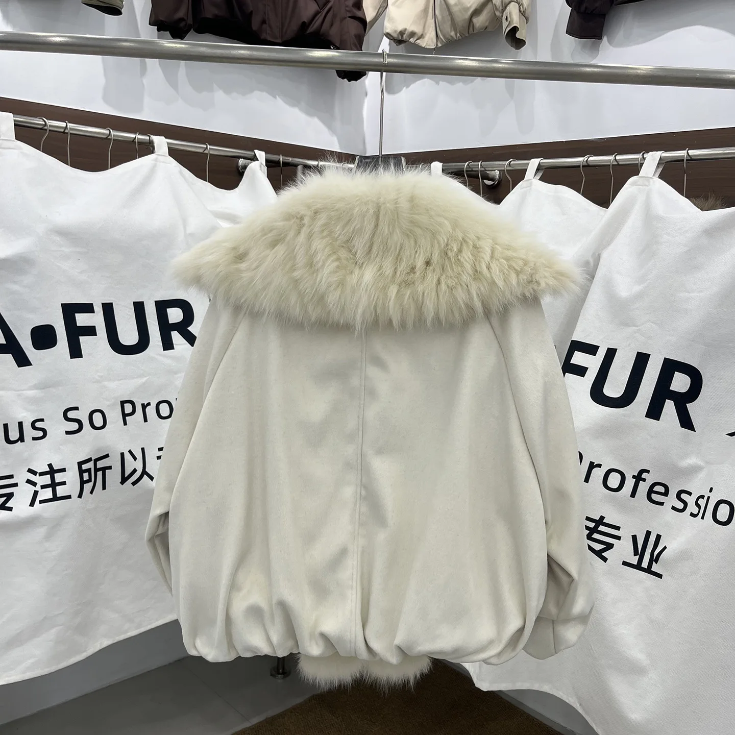 Winter Thick Horn Button Parker Jacket Female Natural Large Fur Collar Woolen Down Jacket Women White Duck Down Short Outwears