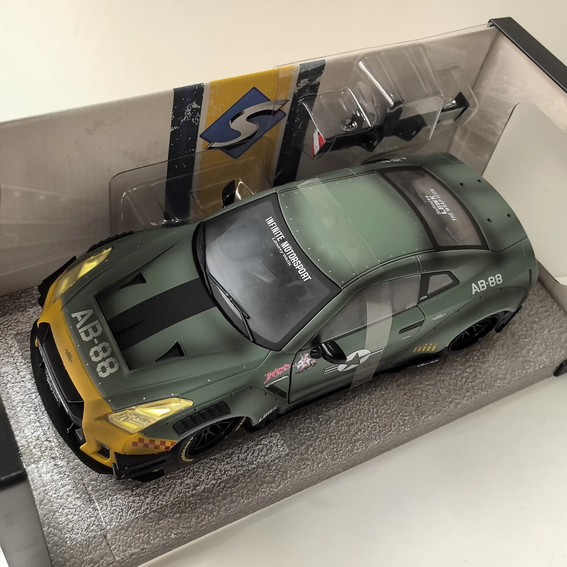 โมเดลรถไดแคสต์ SOLIDO สเกล 1/18 รุ่น GT-R R35 LB ผลิตจากโลหะผสม ของสะสม ของเล่น ของที่ระลึก ของตกแต่ง