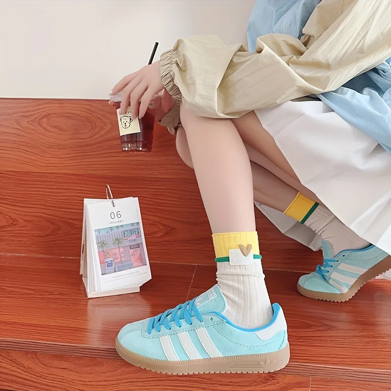 

4-Pairs Dopamine Mid-Crew Socks - Color Block Breathable Socks with Heart Details, Sweet & Sporty Style