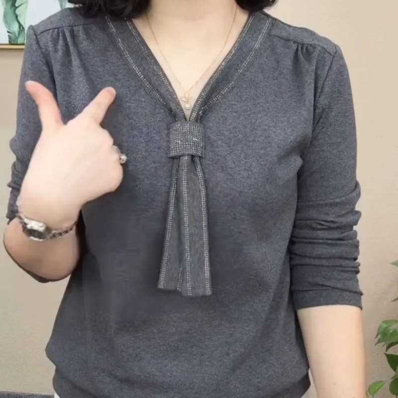 Western-style Autumn Bottoming Shirt Long-sleeved T-shirt Women V-neck Streamer Bottoming Temperament Mom Loose Top