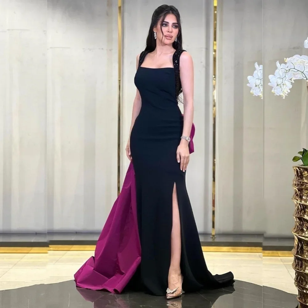 Abito da sera in stile sirena nera di lusso con strascico viola, ideale per matrimoni e occasioni speciali فساتmavera