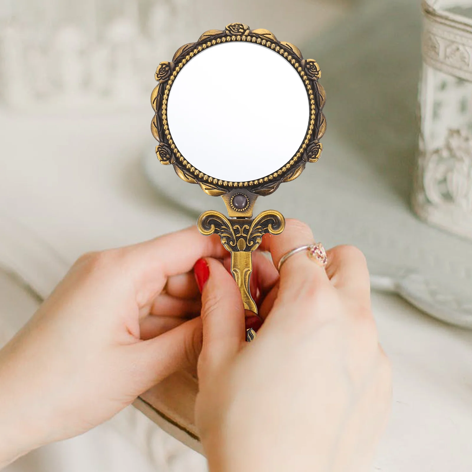 Lusterko do makijażu z uchwytem, składane, kreatywne, retro, metalowe, podróżne, kompaktowe, przenośne.