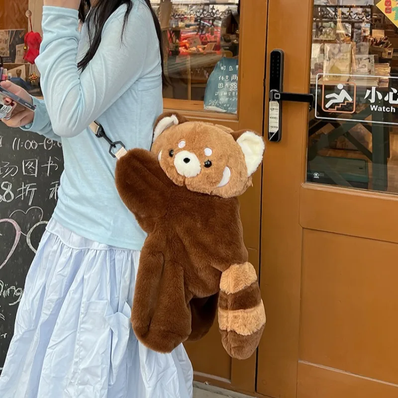 レッドパンダぬいぐるみバックパックかわいいぬいぐるみ人形女性クロスボディファー柔らかいショルダーバッグキャンプ旅行パーティー女性の誕生日ギフト
