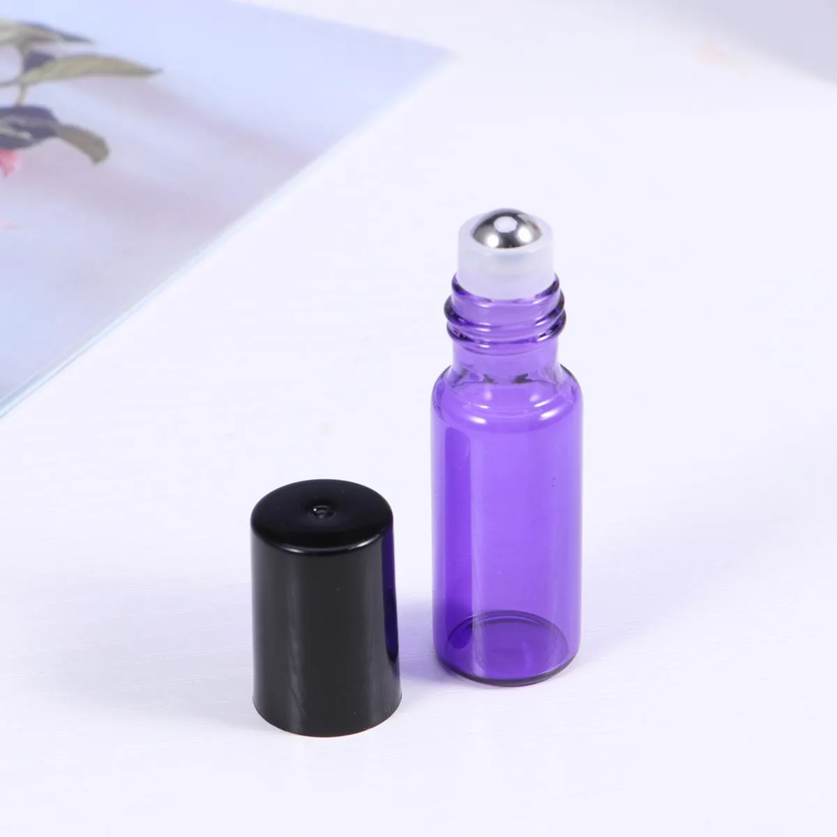 12 Stück Essential Oil Roller Dicke Glasflaschen 5 ml Lila Auslaufsicher Nachfüllbar Reiseparfums Aromatherapie Rollerflaschen