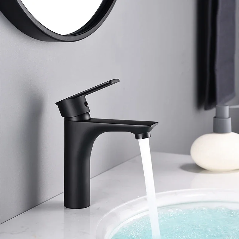 Bathroom Basin Faucet Hot and Cold Water Mixer Sink Tap Single Handle Deck Mounted Tap Black Silver Chrome Bras Bath Faucets