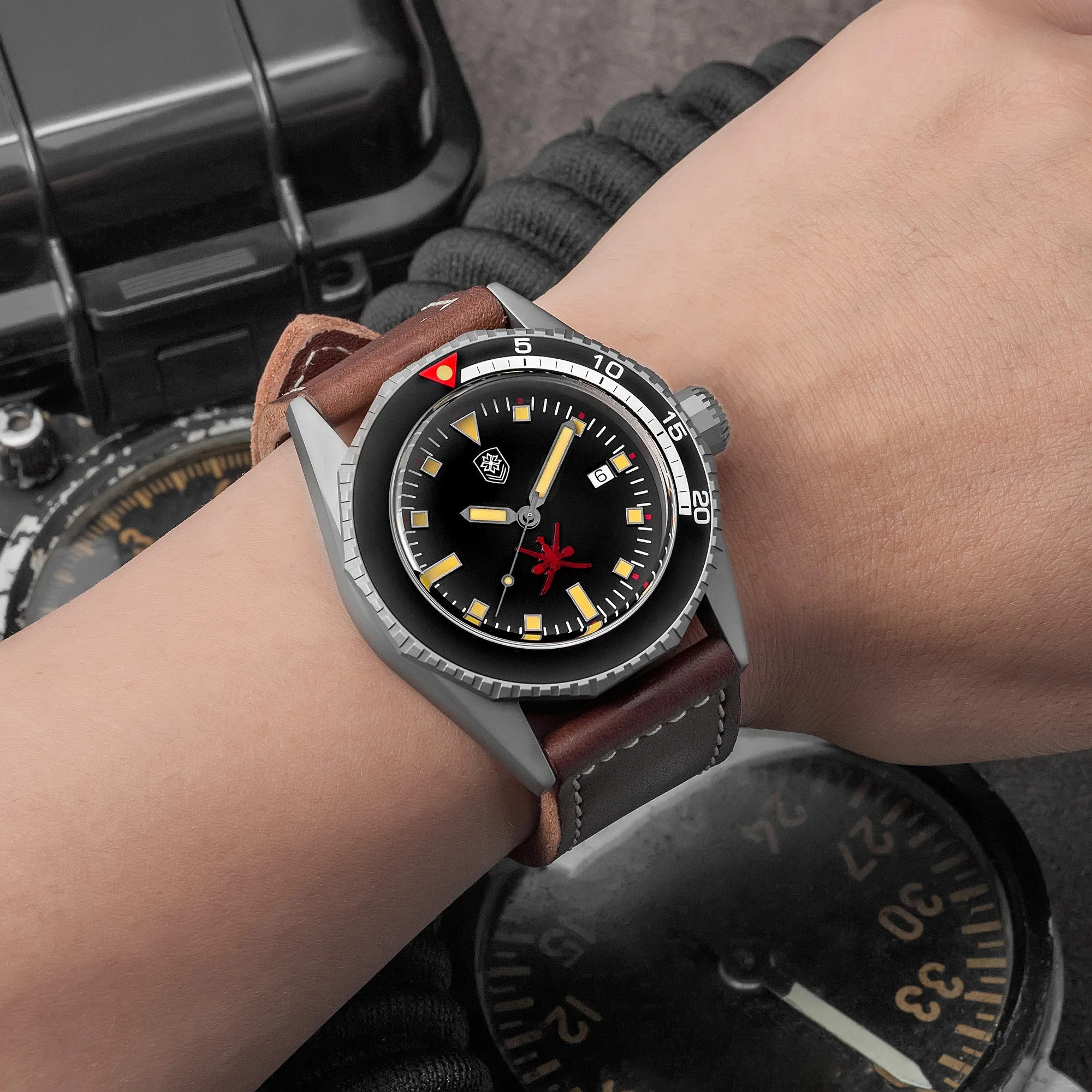 【T019】THORN Watch: Retro, Fashionable and Trendy Men's automatic mechanical movement Diving Watch