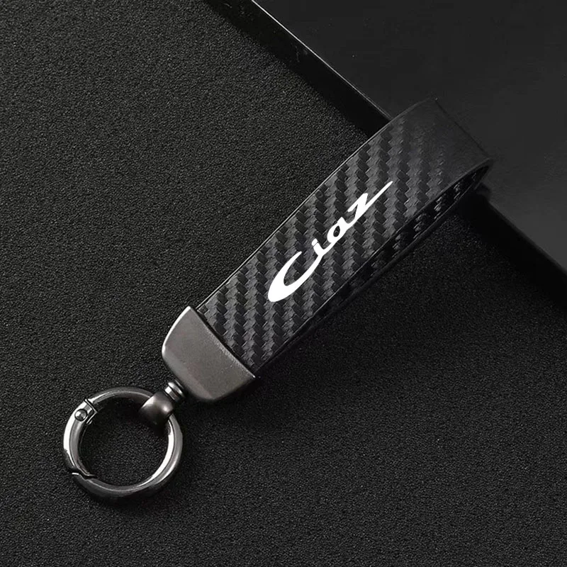 

carbon fiber Leather Keychain Car Keychain Horseshoe Buckle Jewelry For Suzuki Ciaz Car Accessories
