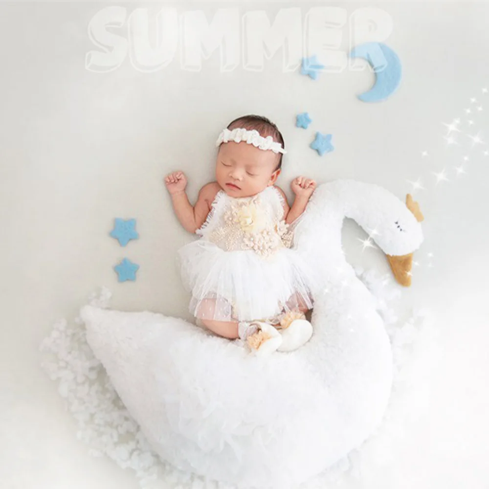 Newborn Photography Props Plush Animals Doll Swan Posing Pillow Cushion Baby Photoshoot Studio Accessories Babies Souvenirs Mat