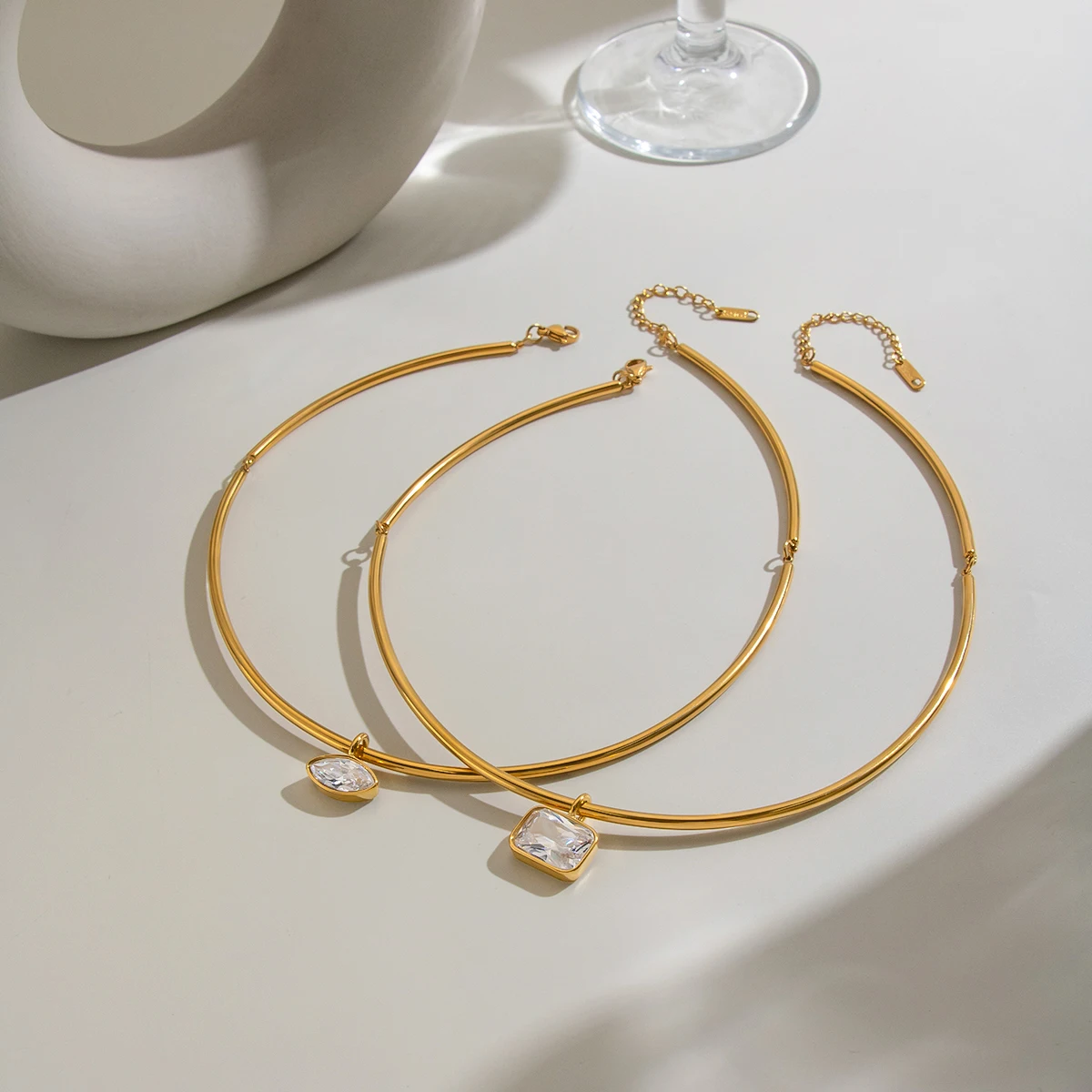 Miia Jewelry 18K Gold Edelstahl Choker Halskette Geometrischer Mehrform-Kristallanhänger Halskette für Frauen – Detail 21