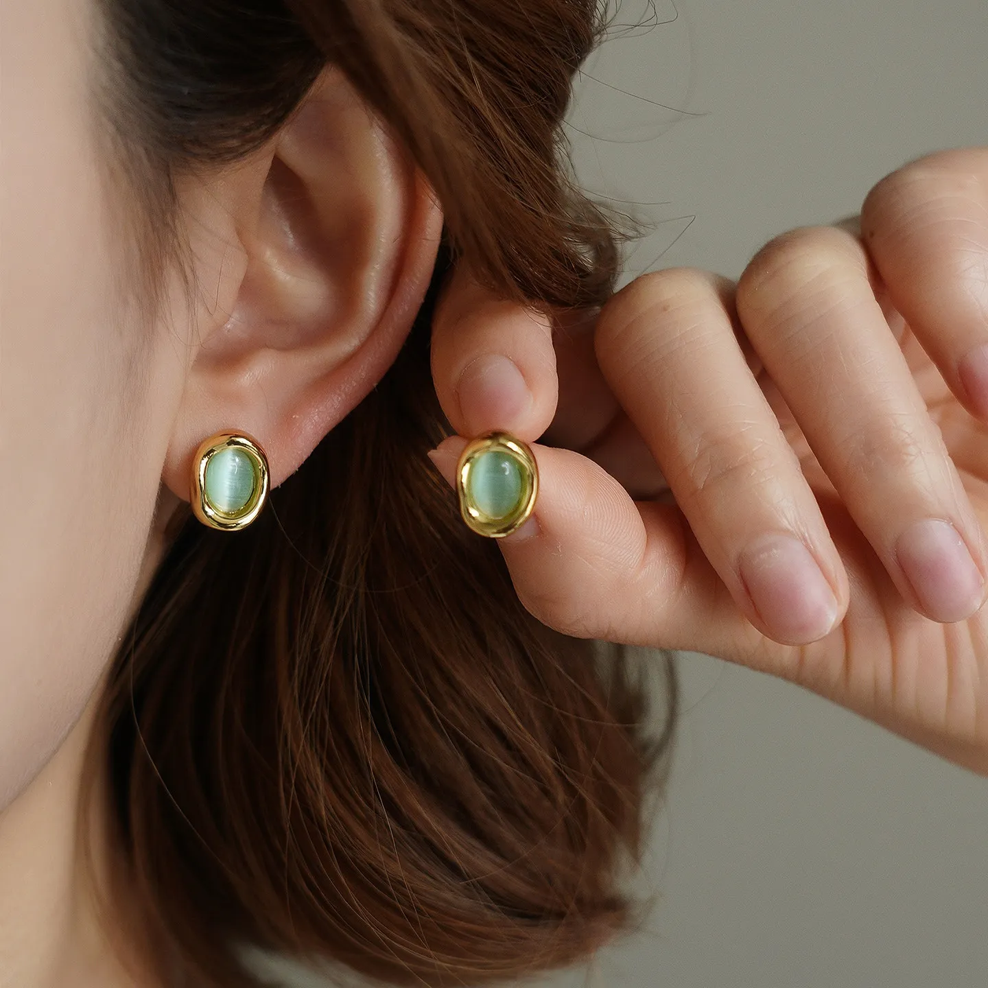 Korean Fashion Spring/Summer Sweet Design Oval Shape Stud Earrings for Women Simple Elegant Temperament Earrings Jewelry Gift