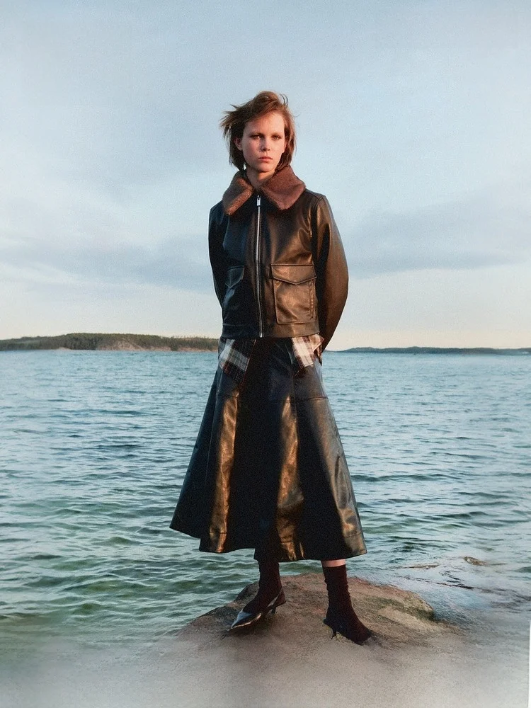 

Женская кожаная куртка H&M, короткая, для активного отдыха, с воротником из искусственного меха, с покрытием, летняя, качественная, в винтажном стиле, на молнии, с длинными рукавами