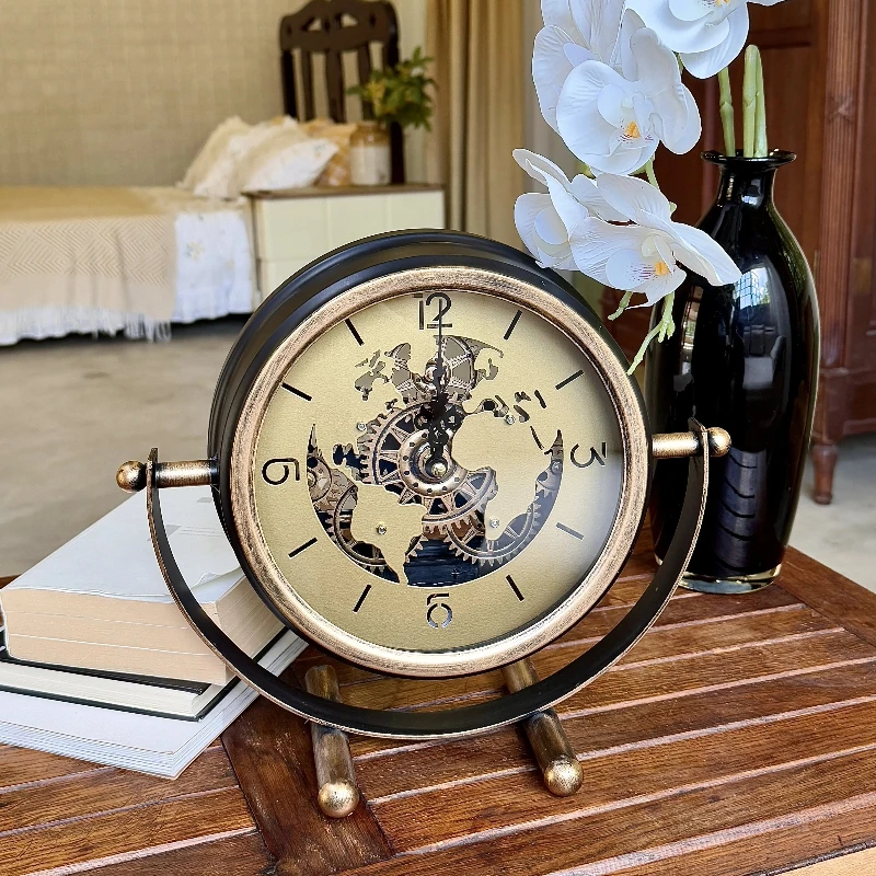 American Vintage Light Luxury Desktop Clock Creative Art Table Watch High Aesthetic Clock for Living Room Home Decoration