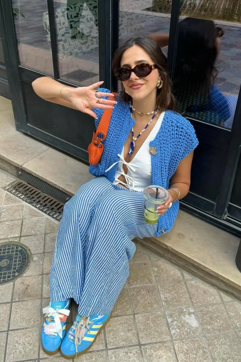 Autumn Elegant Solid Sleeveless Short Knit Cardigan Vest For Women Causal V-neck Loose Pockets Sweater Vest Streetwear 2024 New