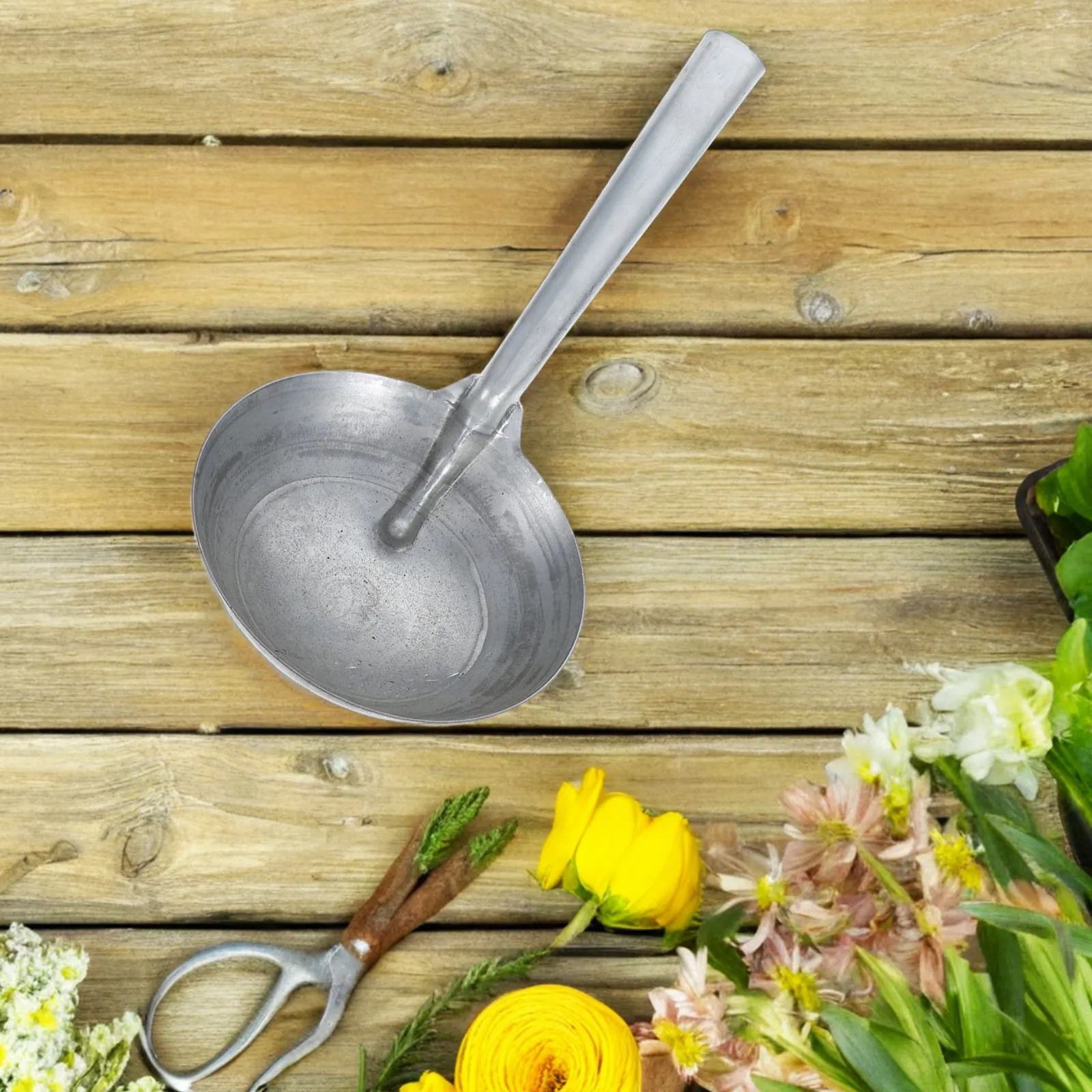 Iron Ladle Water Scoop Short Handle Heavy Duty Feeding Spoon Farm Garden Vegetable Watering Scoop Metal Ladle Iron Spoon