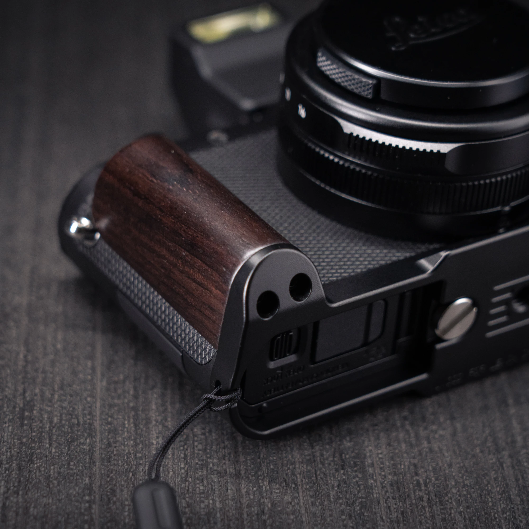 YUWOOD DLUX8 L-förmige Montageplatte mit Holzgriff für Leica D-lux8, integrierte Arca-Swiss-Schnellwechselplatte für Arca-Typ-Stativ – Detail 5