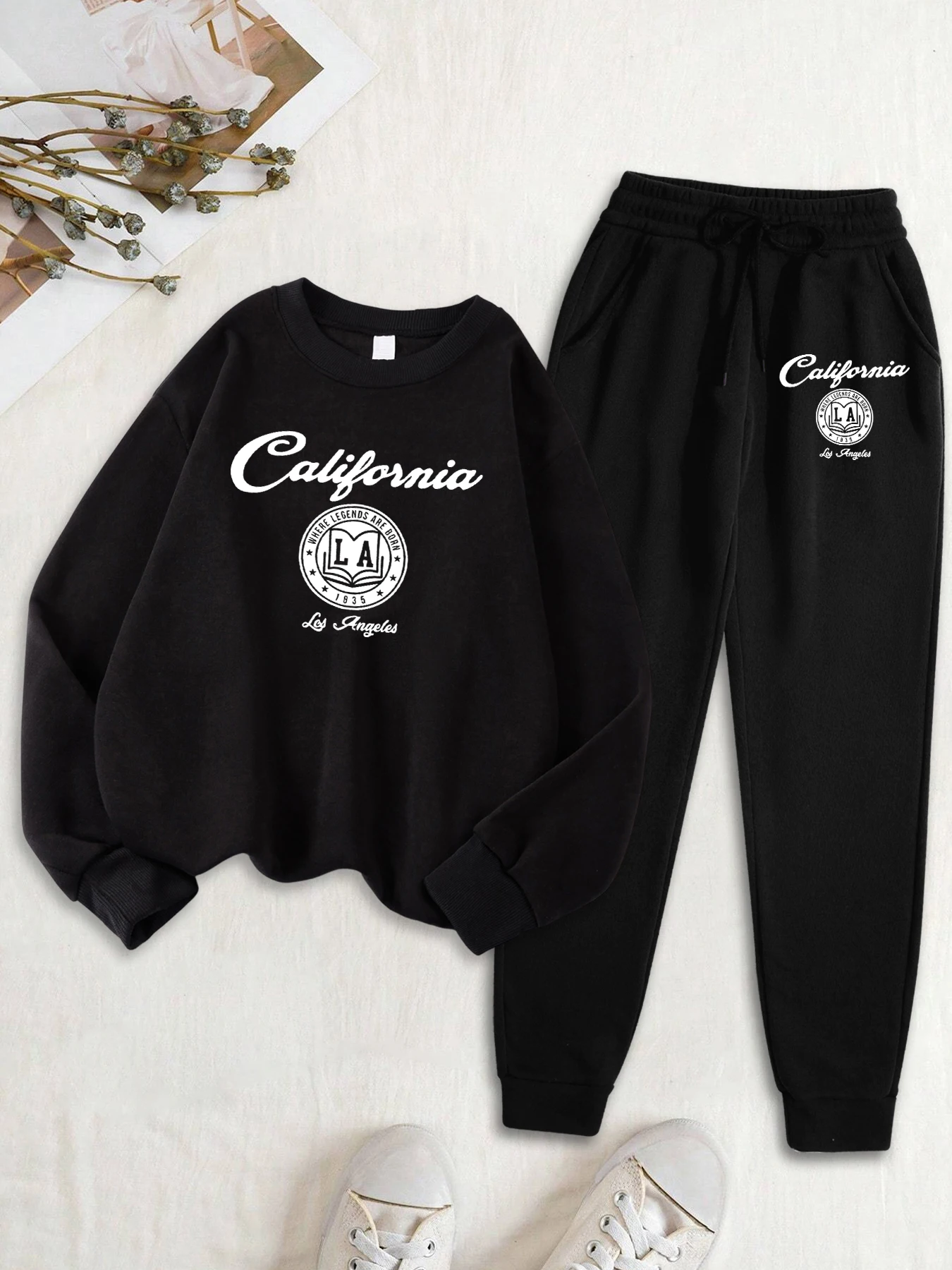 เสื้อสเวตเชิ้ตพิมพ์ลายโลโก้ California สำหรับผู้หญิง ชุดลำลองผ้าฟลีซ ชุดวอร์มเข้าได้กับทุกชุด ชุดฤดูใบไม้ร่วง คอกลม กางเกงจ็อกกิ้งเนื้อนุ่ม