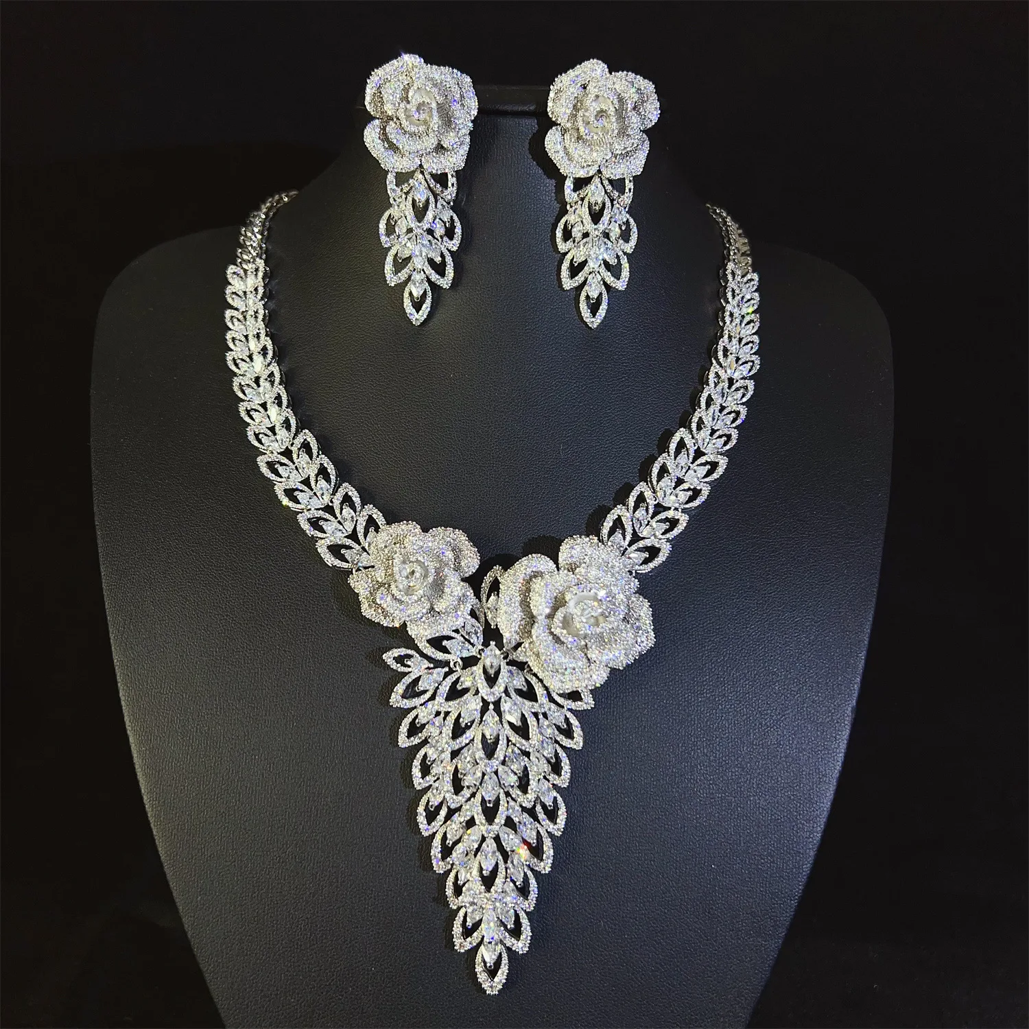 

European and American Style Light Luxury Gorgeous Flower Set Necklace Earrings Women's Jewelry Holiday Wedding Bridal Gift M1018