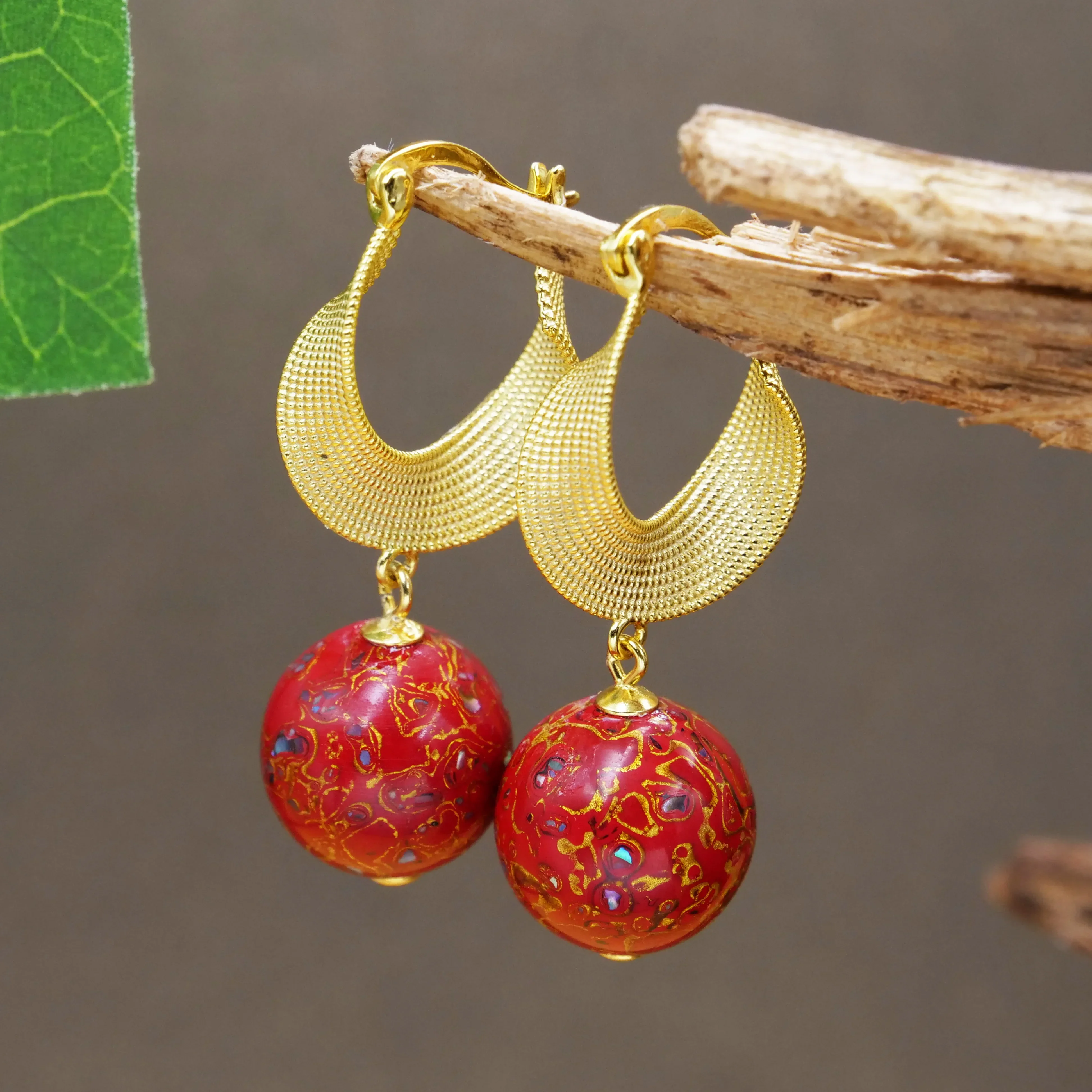 

Red lacquer bead earrings, high quality copper electric gold plated, gold lines surround, exquisite pattern earrings