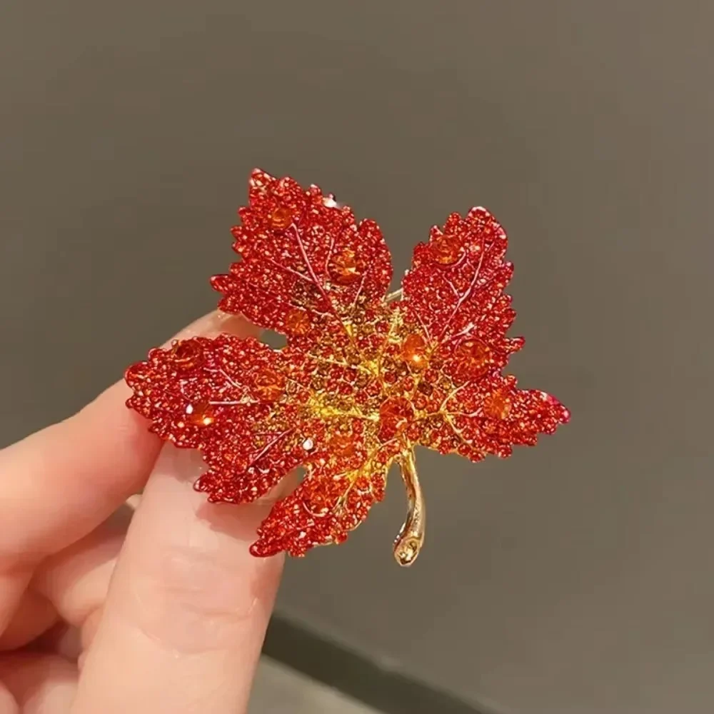 Crystal Metal Maple Leaf Brooch Unisex Elegant Plant Leaf Brooch Pin Party Clothing Decor Jewelry Gift for Men Women