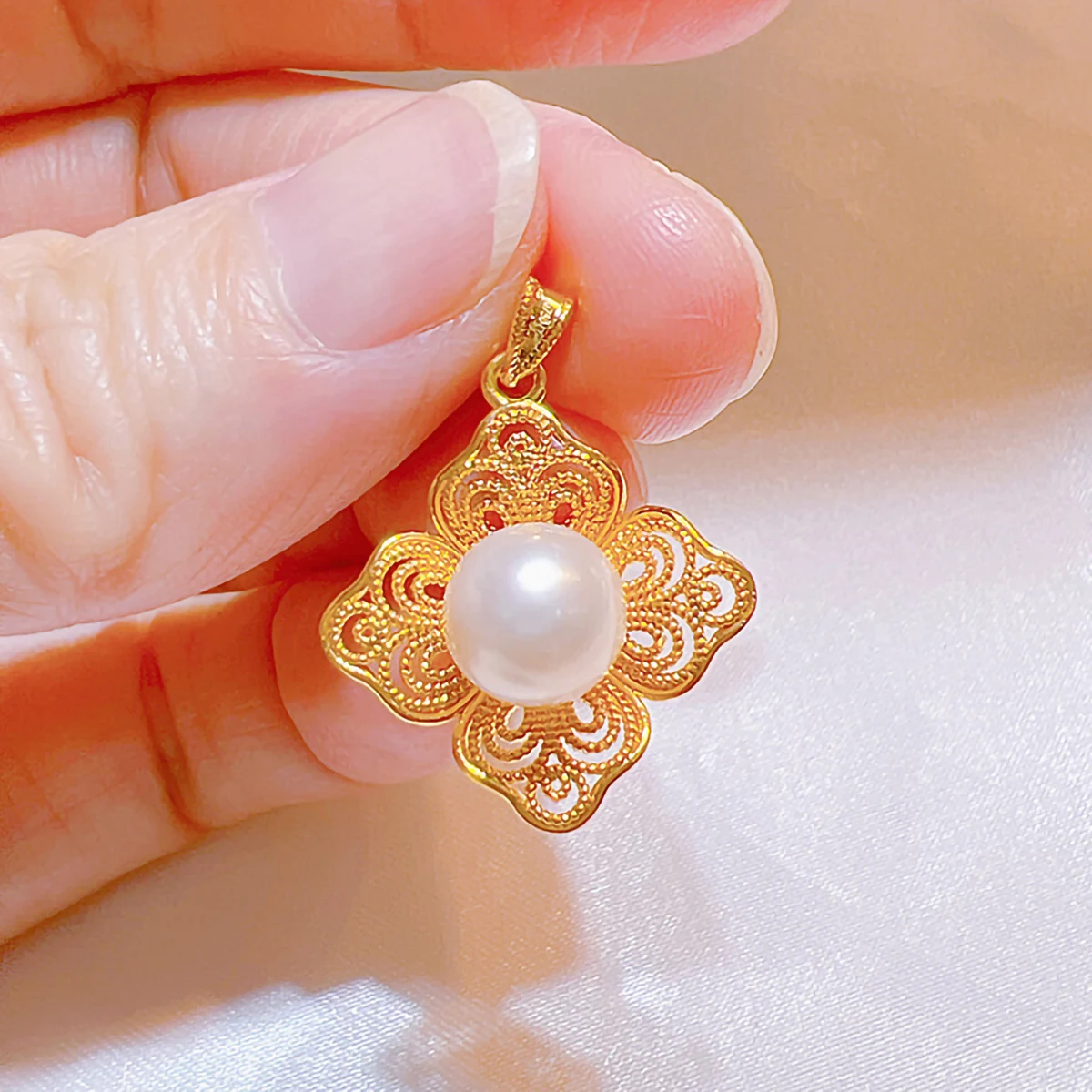 

Au750 Pendant 18K Real Gold Natural Pearls Women Fine Flower Petal Necklace Valentine's Day Holiday Gift