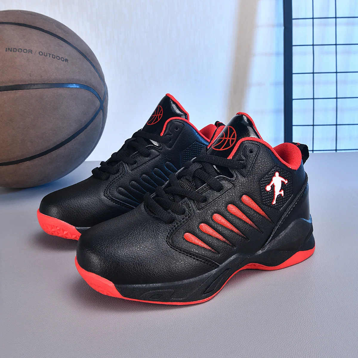 

A pair of children's four-season leather high-top basketball shoes, wear-resistant basketball shoes, sizes 31-39，JS-9138