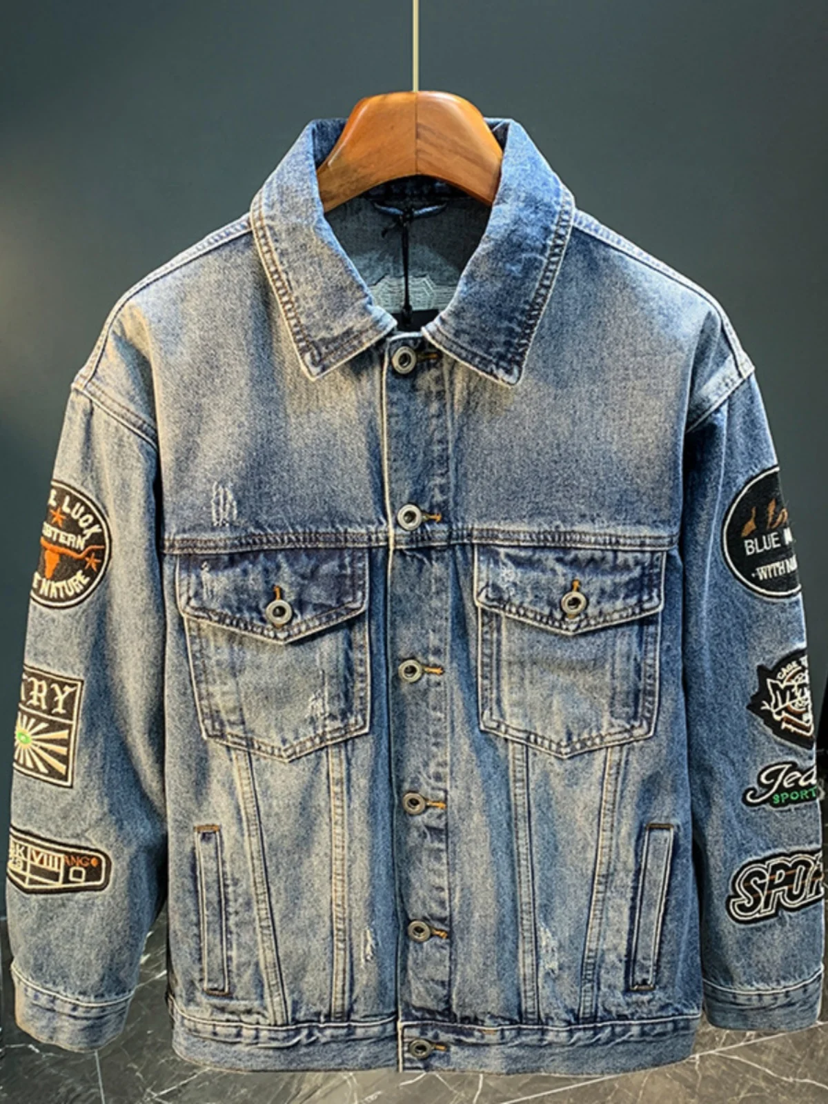 

Модная мужская джинсовая куртка 2023 года, осенне-зимняя, в американском ретро-стиле, с вышивкой, свободного кроя, длинная, повседневная, для молодежи