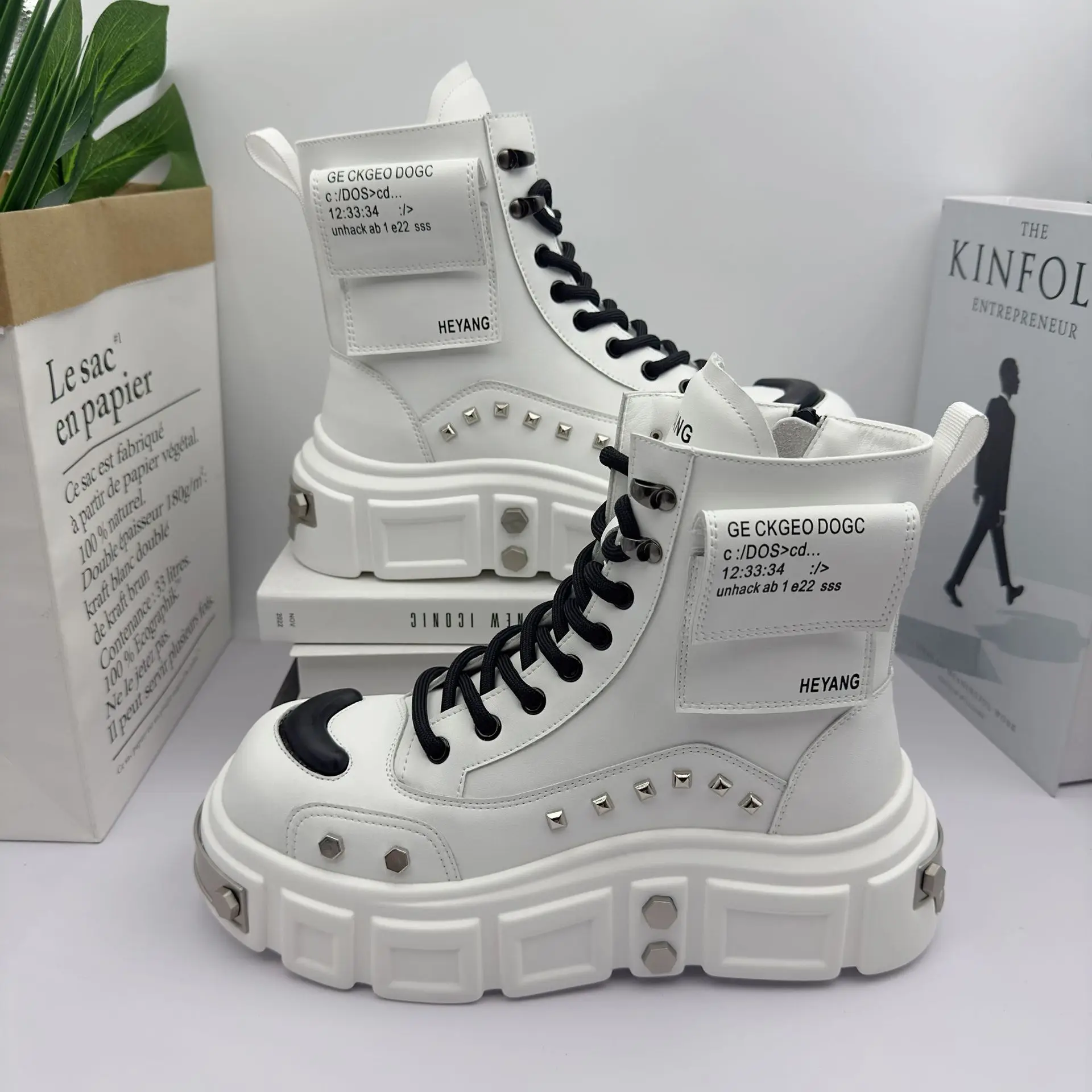 أحذية تشيلسي عالية الجودة للرجال 2025 ربيع الخريف العصرية روفيان وسيم نمط الشارع سميكة القاع الأحذية العصرية